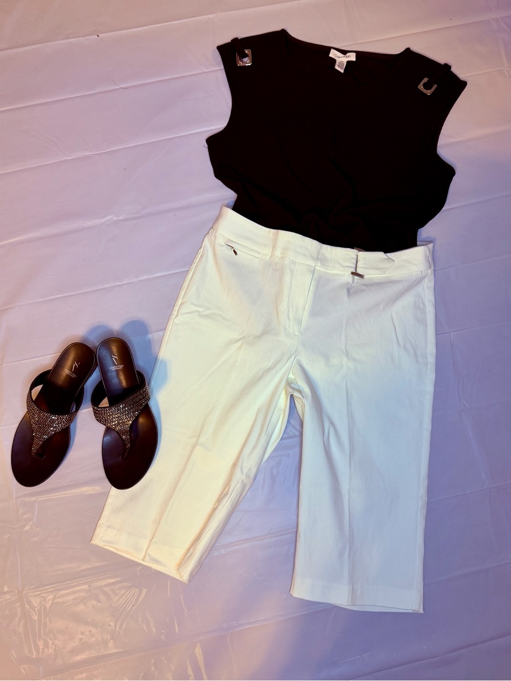 89th & Madison White Stretch Bermuda Capris